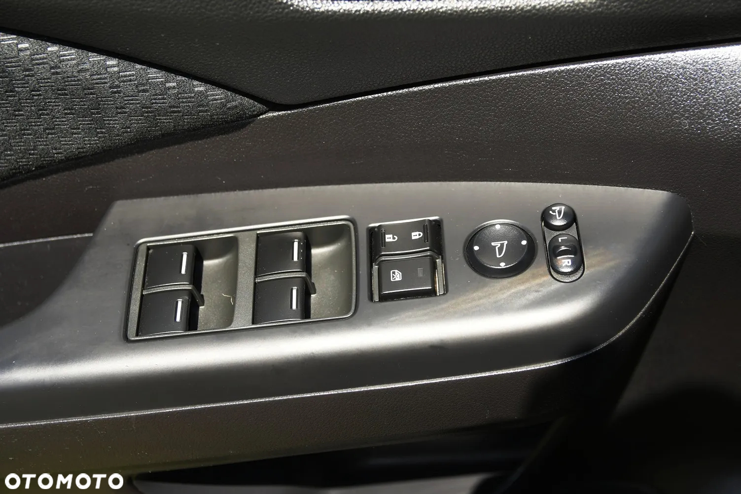 Honda CR-V 2.0 Elegance (Honda Connect+) / (2WD) - 27