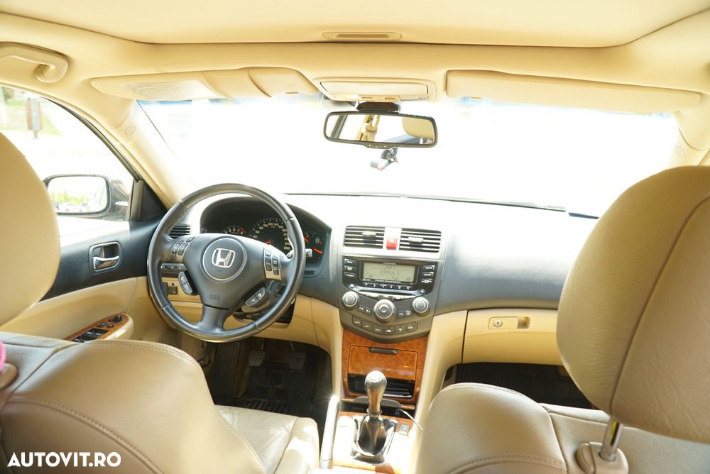 Honda Accord 2.0i Exec - 7