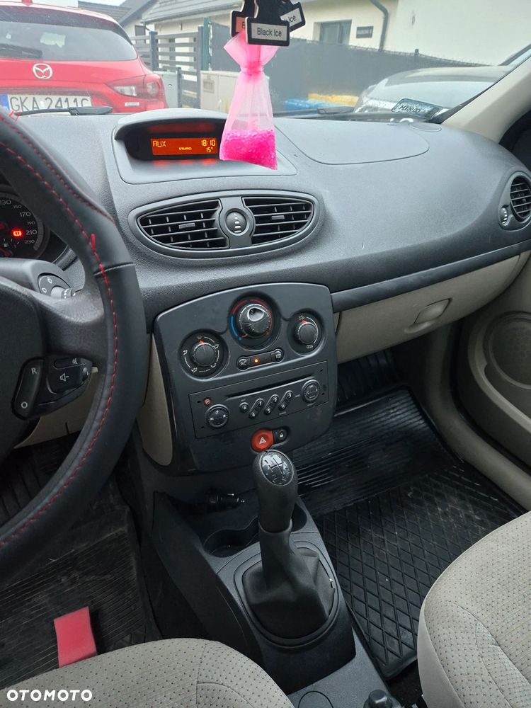 Renault Clio - 10