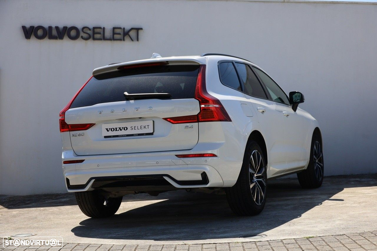 Volvo XC 60 2.0 B4 Plus Dark - 21