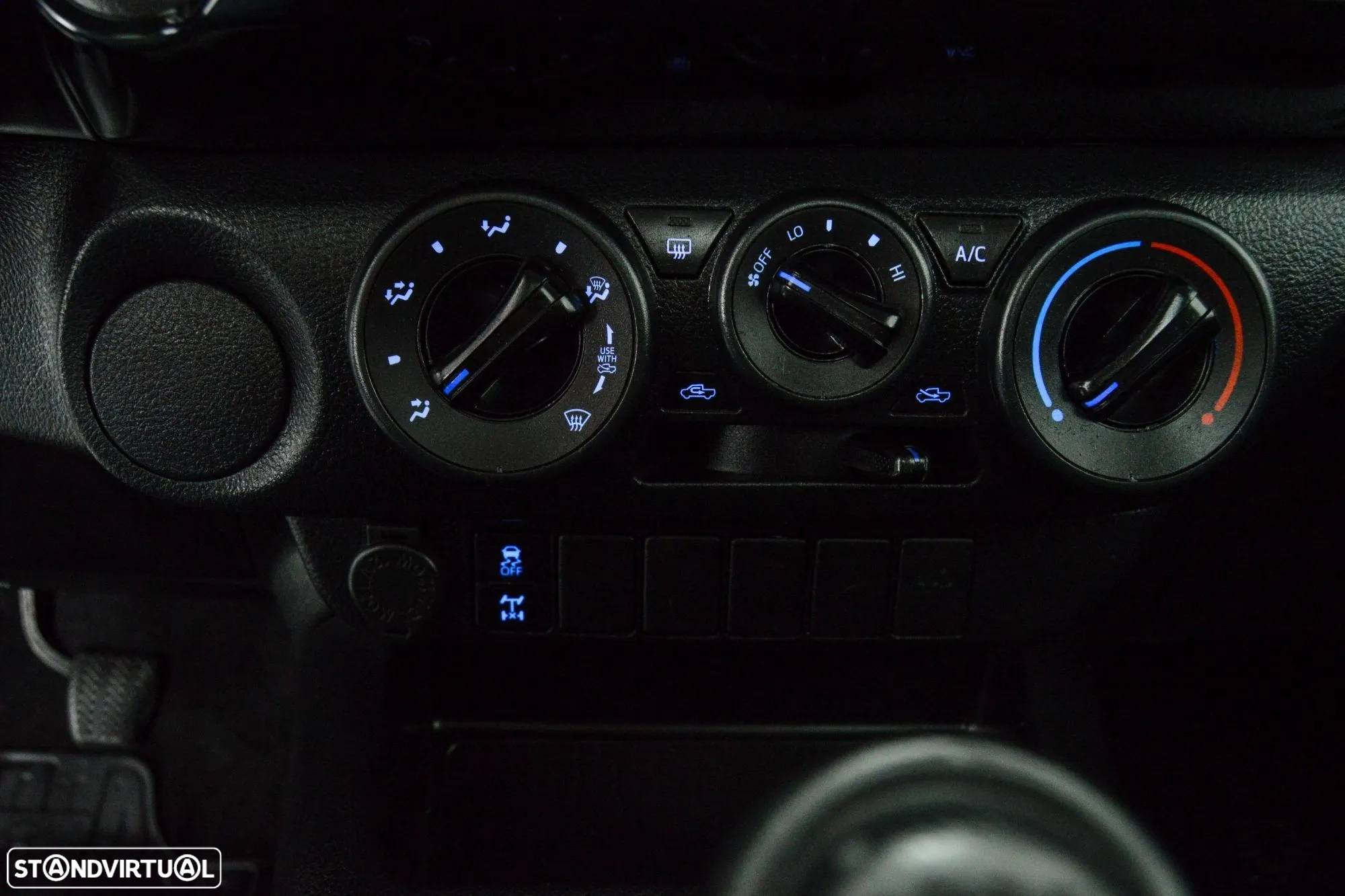 Toyota Hilux 2.4 D-4D 4X2 Cabine Simples 2L - 38