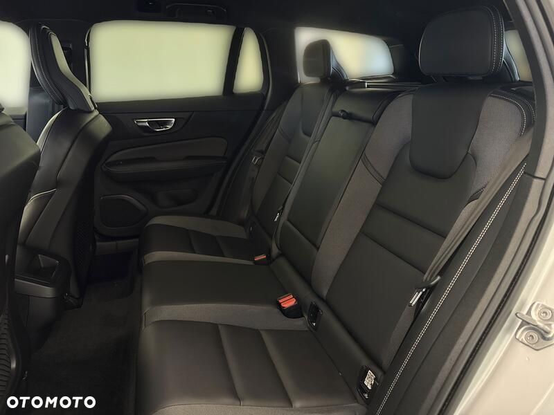 Volvo V60 B3 B R-Design - 21