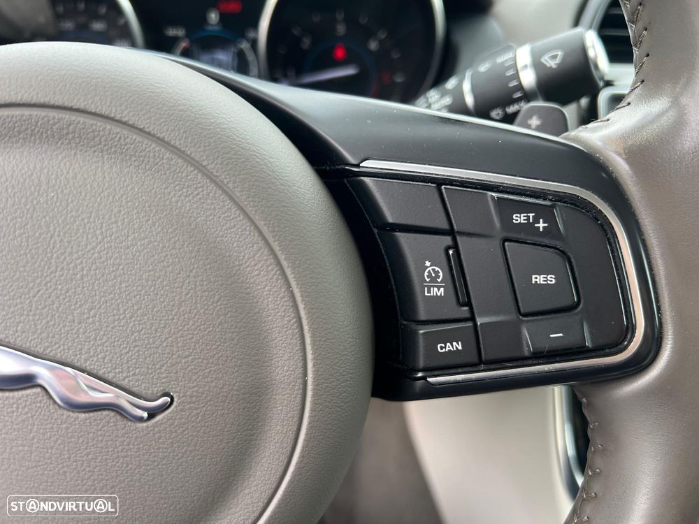 Jaguar XE 2.0 D Prestige AWD Aut. - 49