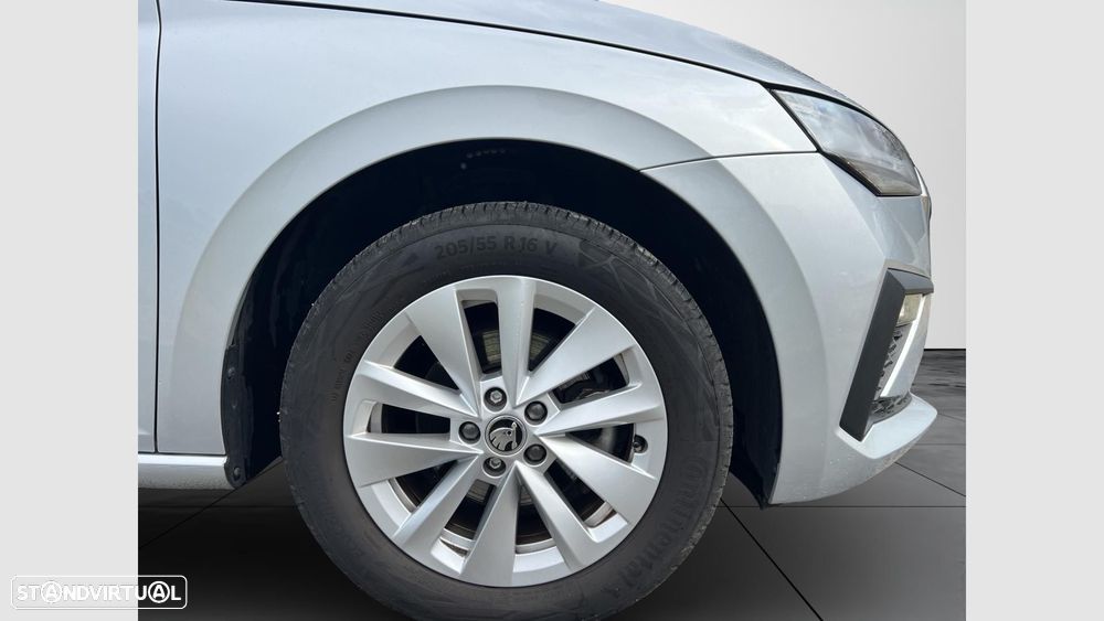 Skoda Scala 1.0 TSI Ambition DSG — fotografia 9