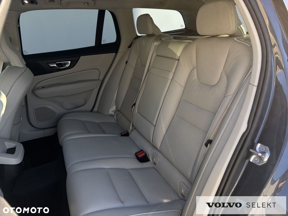 Volvo V60 Cross Country - 14