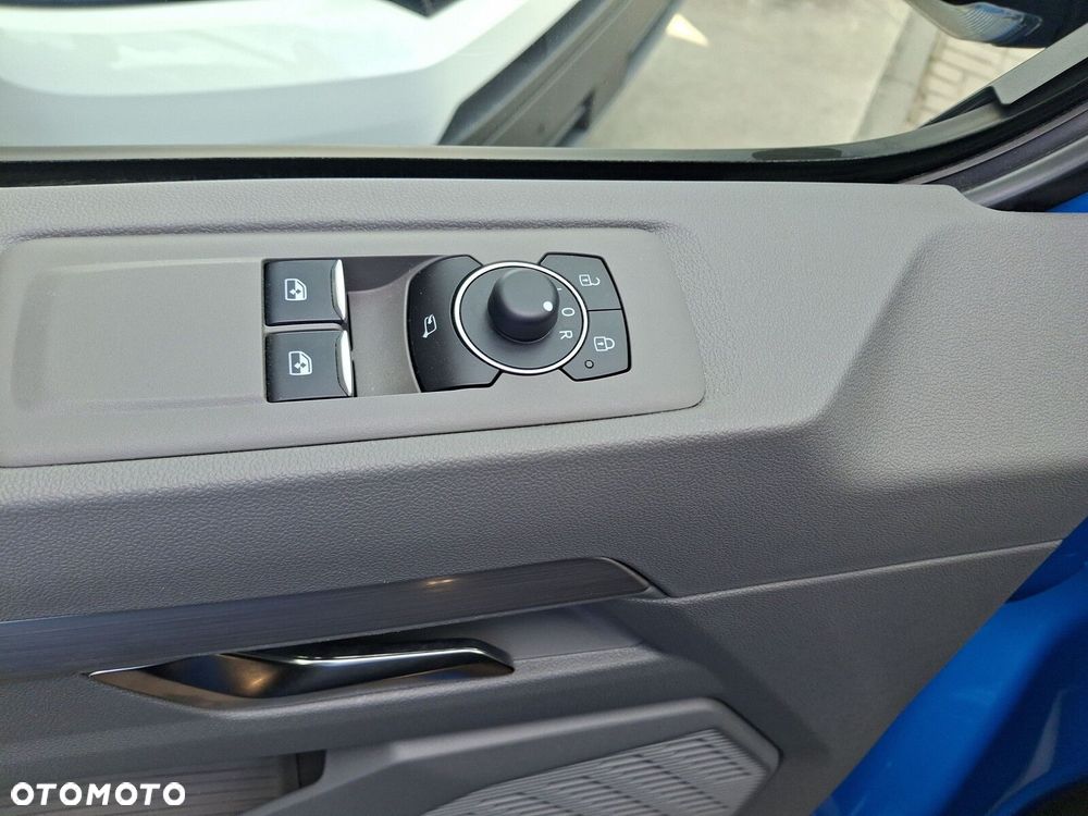 Volkswagen Caravelle - 23