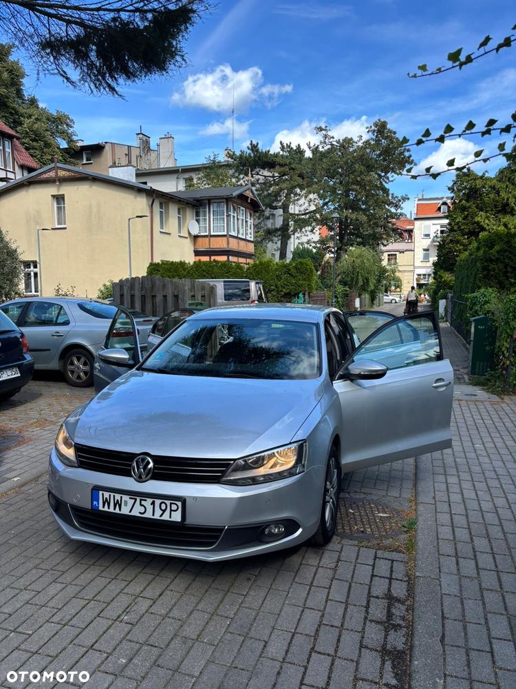 Volkswagen Jetta 2.0 TDI Highline - 11