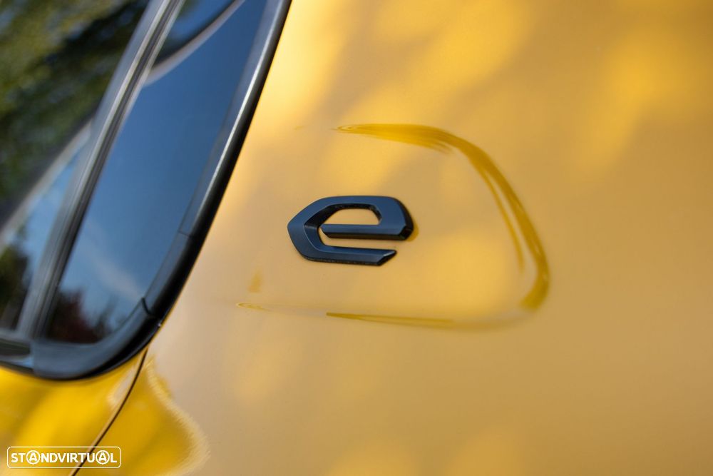 Peugeot e-208 GT - 39