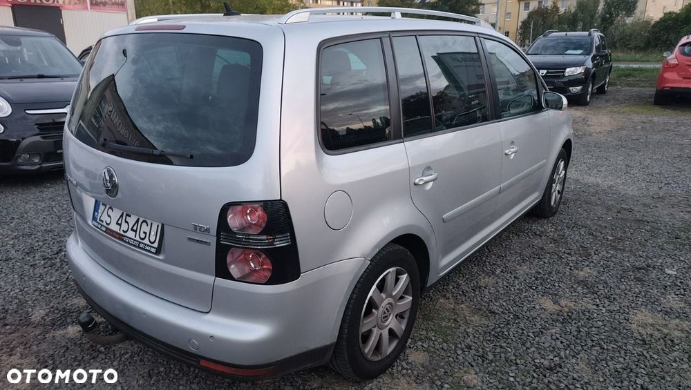 Volkswagen Touran 1.9 TDI DPF Highline - 2