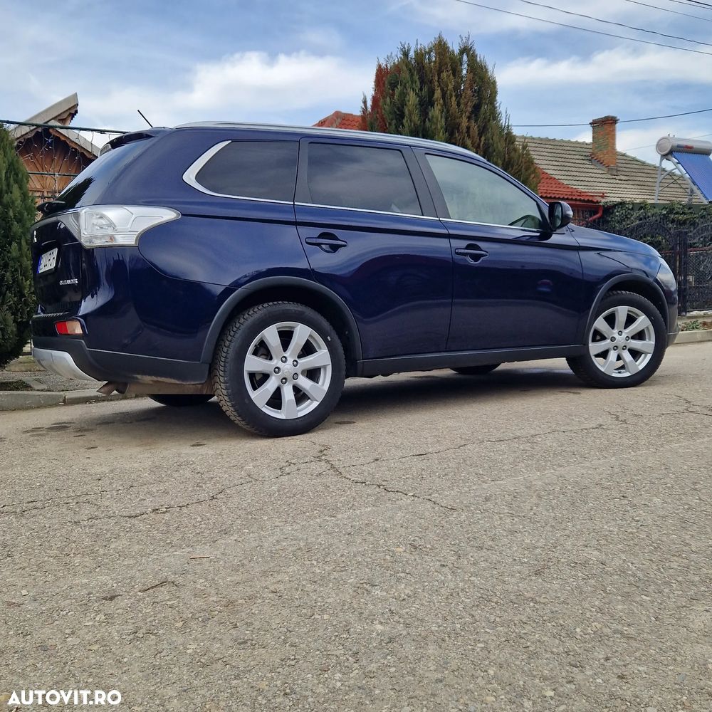 Mitsubishi Outlander - 3