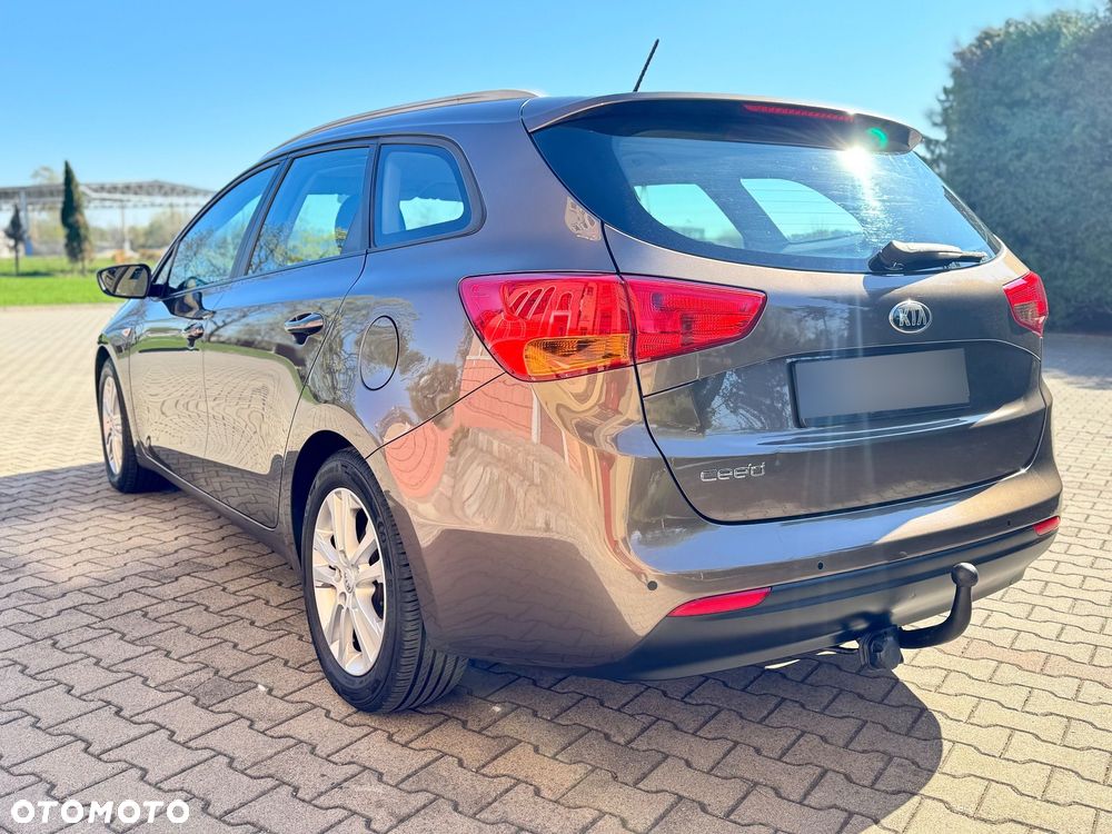 Kia Ceed 1.6 GDI Dream Team Edition - 11