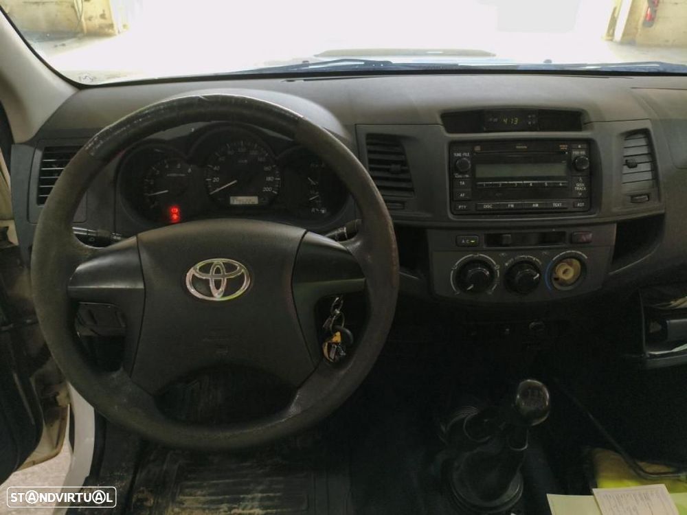 Toyota Hilux 2.5 D-4D 4WD CS AC c/IVA - 5
