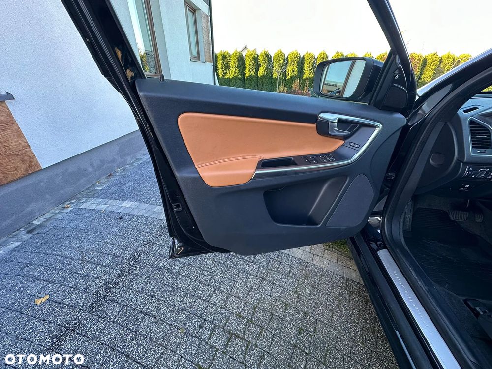 Volvo XC 60 D5 AWD Geartronic Summum - 20