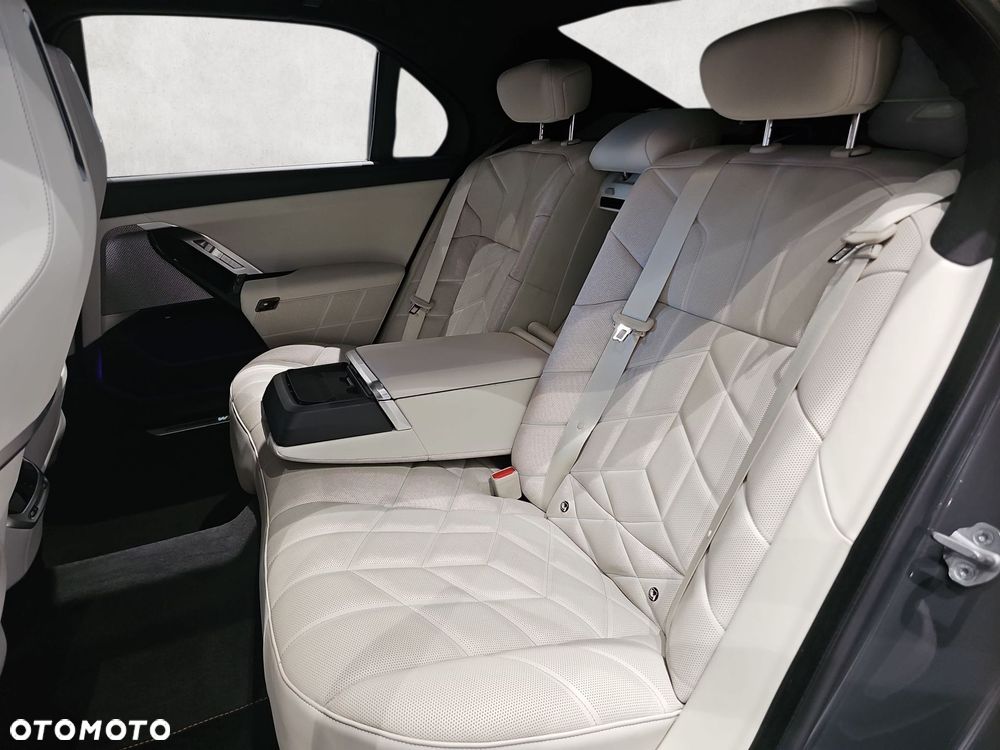 BMW Seria 7 - 23