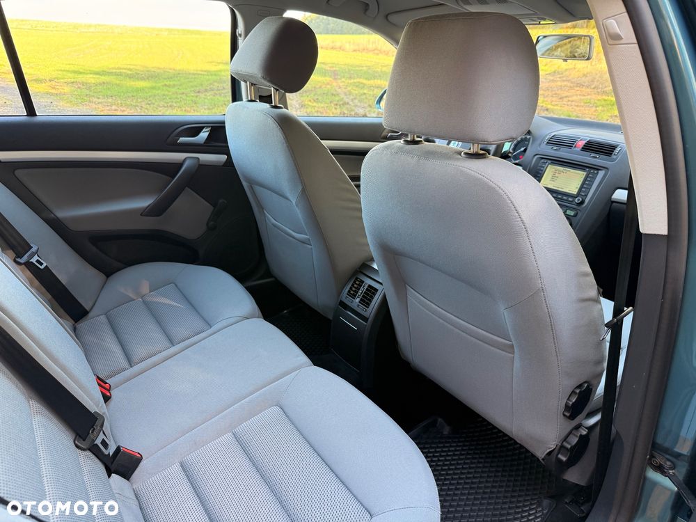 Skoda Octavia 1.6 Ambiente - 26