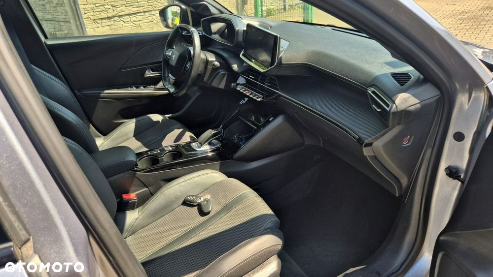 Peugeot 208 - 11