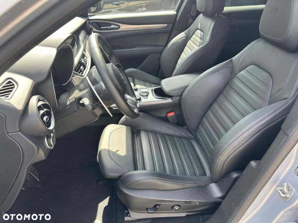 Alfa Romeo Stelvio - 12
