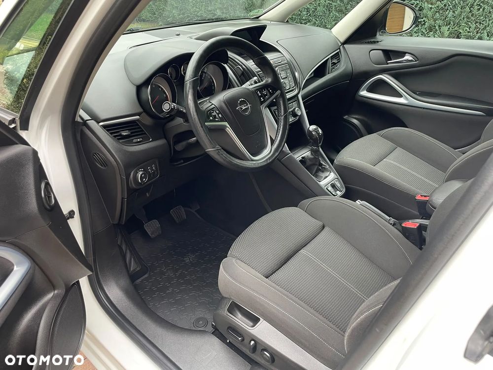 Opel Zafira - 10