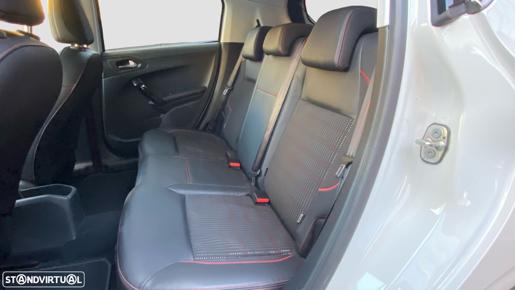 Peugeot 208 1.2 PureTech GT Line - 11