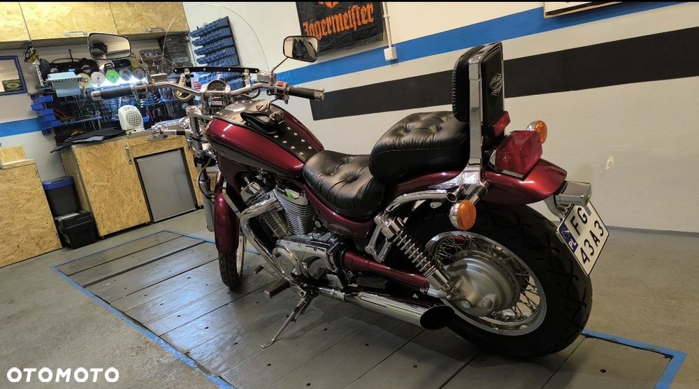 Suzuki Intruder - 11