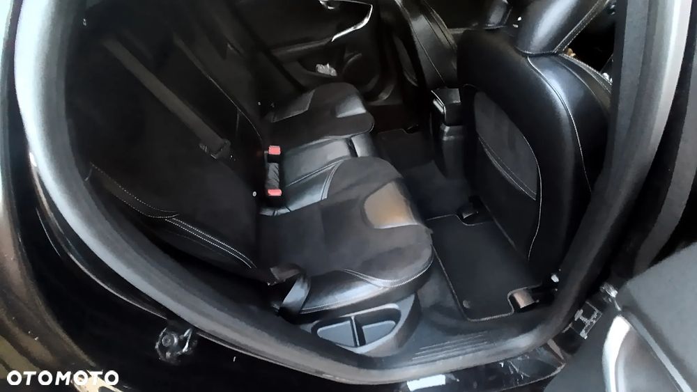 Volvo V40 D2 R-Design - 13