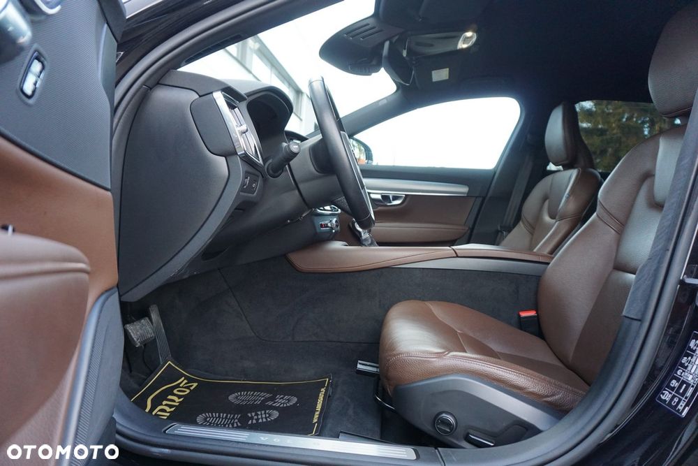 Volvo V90 D3 Geartronic Momentum Pro - 24