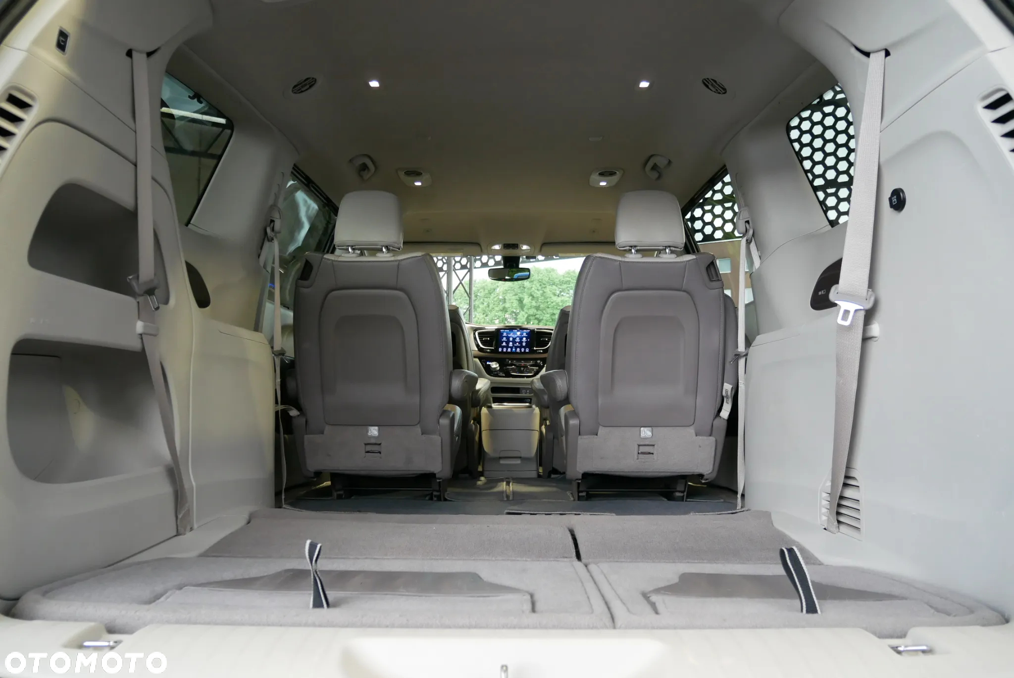 Chrysler Pacifica - 31