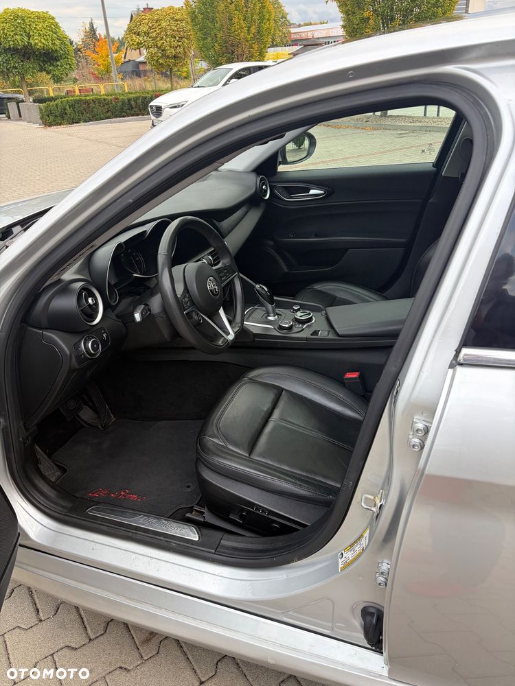 Alfa Romeo Giulia 2.0 Turbo 16V AT8-Q4 Veloce - 9
