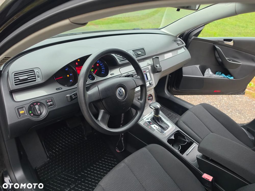Volkswagen Passat - 11