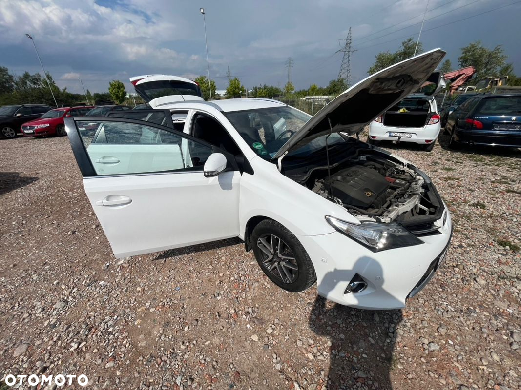Toyota Auris 1.6 Premium + - 3
