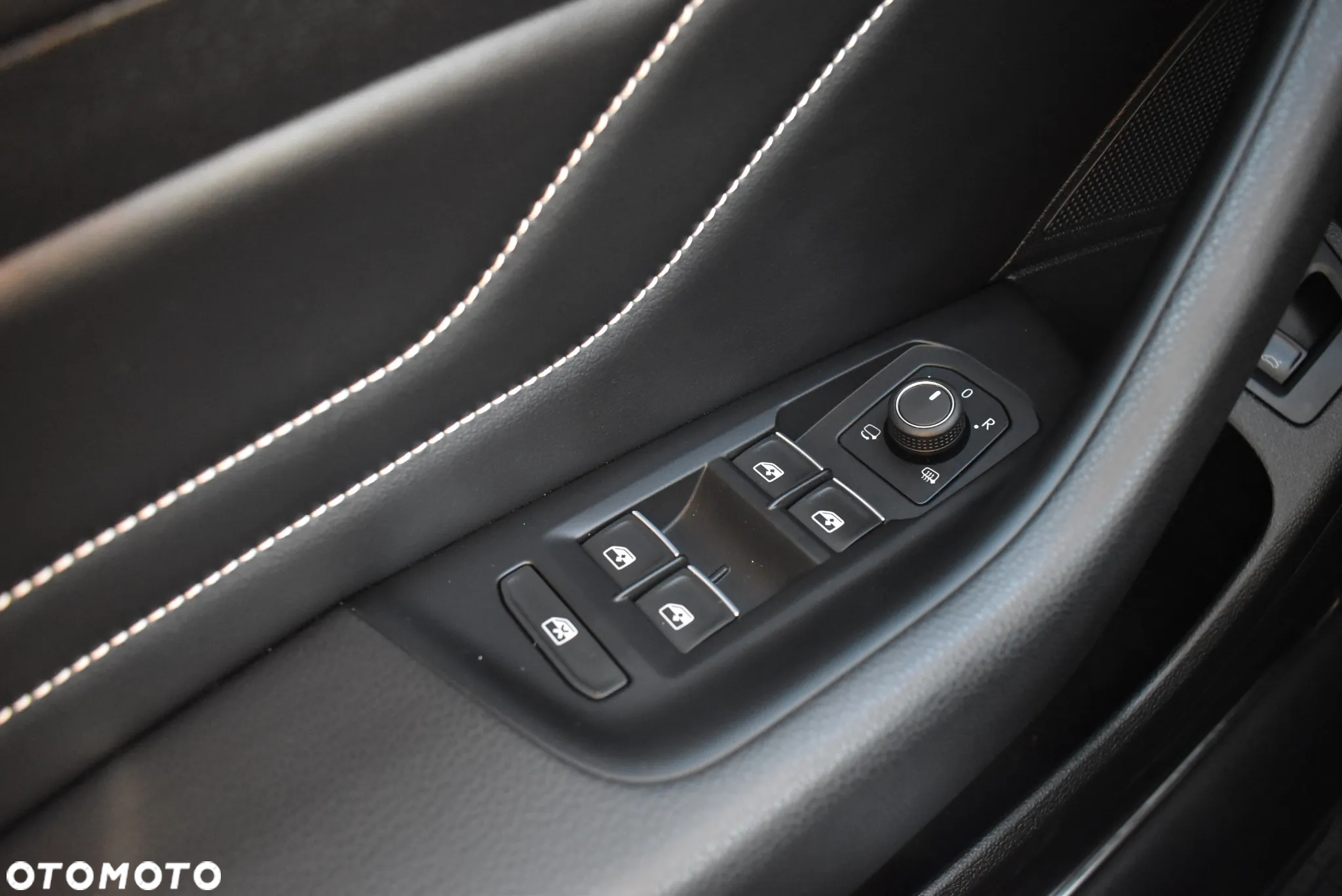 Volkswagen Passat 2.0 TSI Elegance DSG - 24