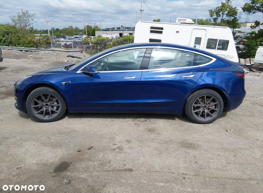 Tesla Model 3 - 7