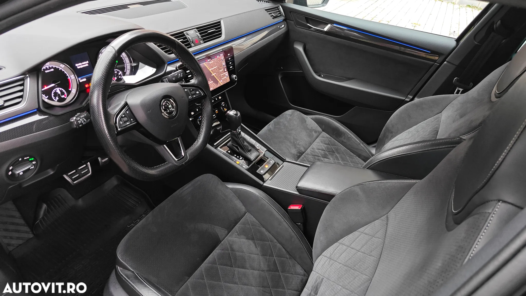 Skoda Superb 2.0 TDI DSG Sportline - 18