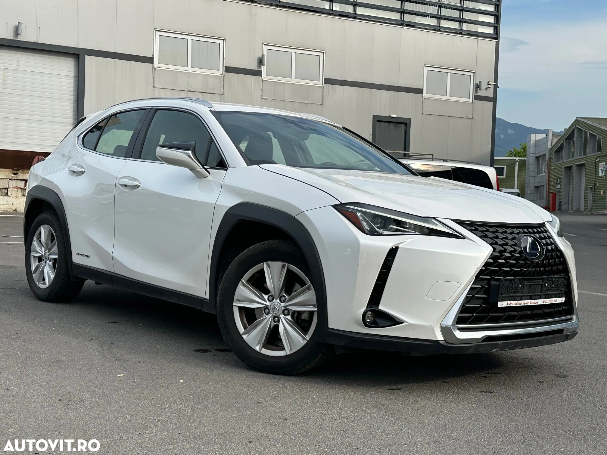Lexus UX 250h Business Edition - 2