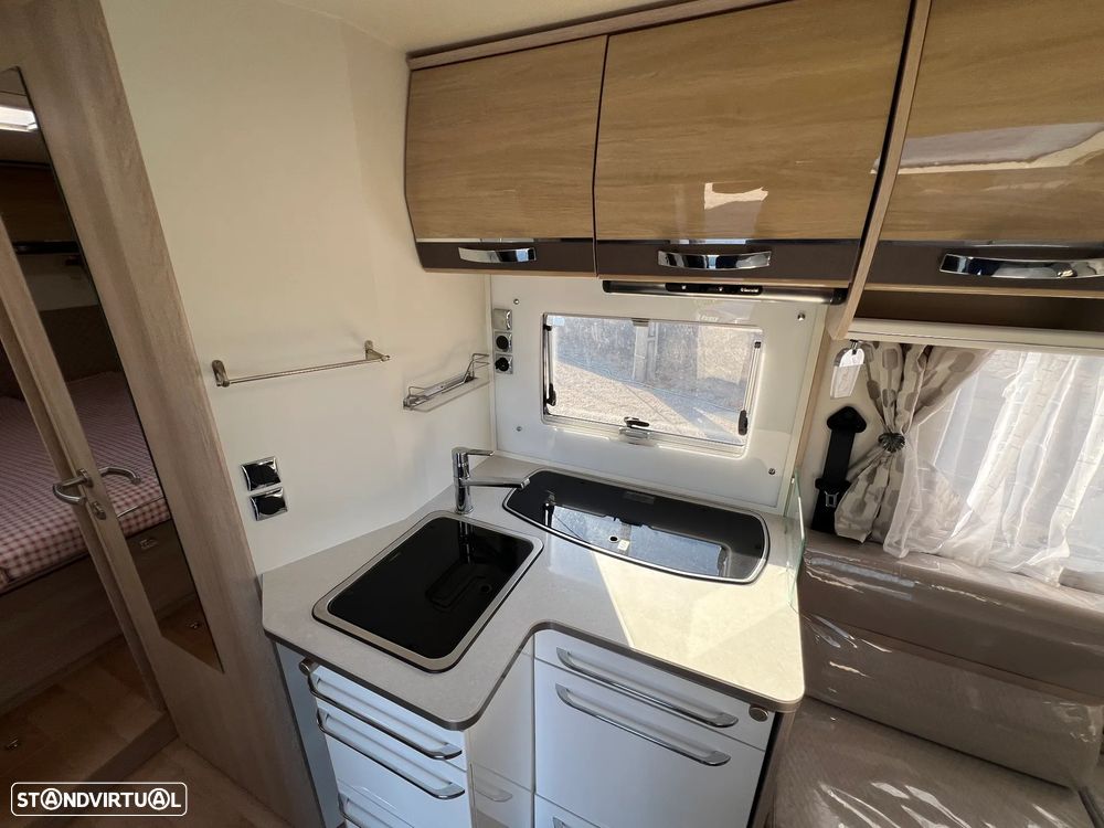 Rapido Serie 8F Cama Central - 25