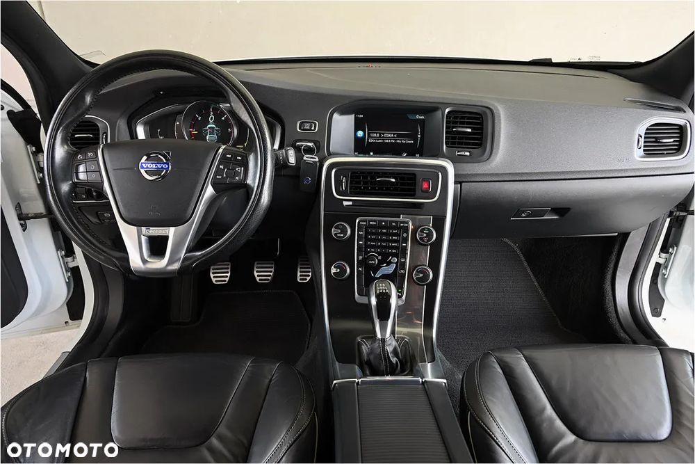 Volvo V60 D4 R-Design - 22