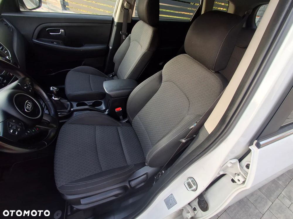 Kia Carens 1.6 GDI ISG Spirit - 12