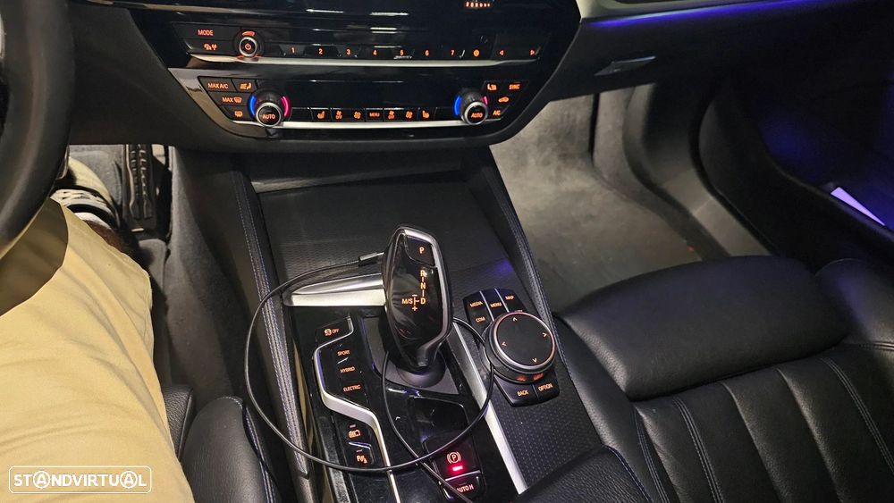 BMW 530 e Pack Desportivo M - 9
