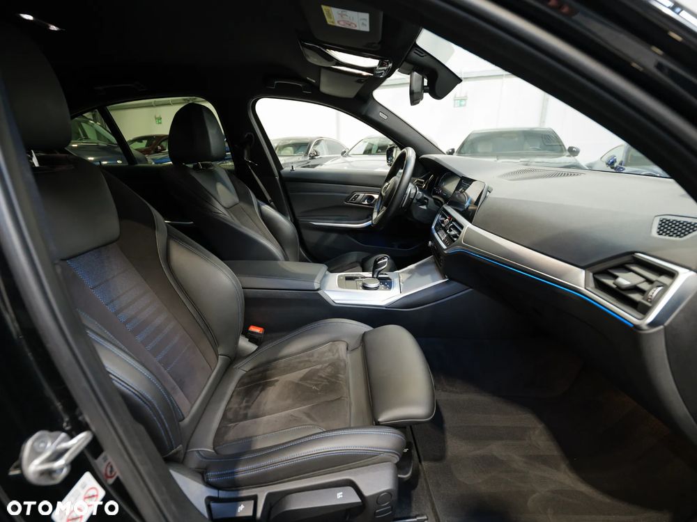 BMW Seria 3 320d xDrive M Sport sport - 23
