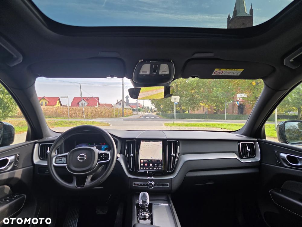 Volvo XC 60 B4 D Plus Dark - 25