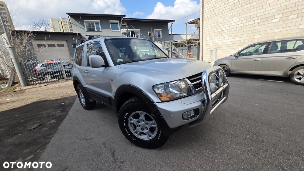 Mitsubishi Pajero - 24