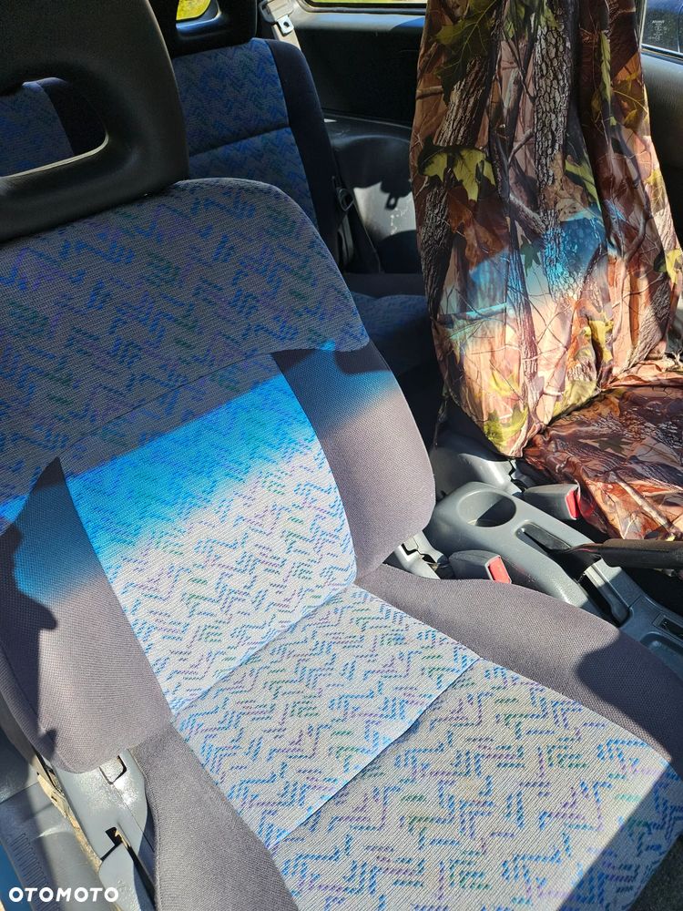 Toyota RAV4 2.0 - 9