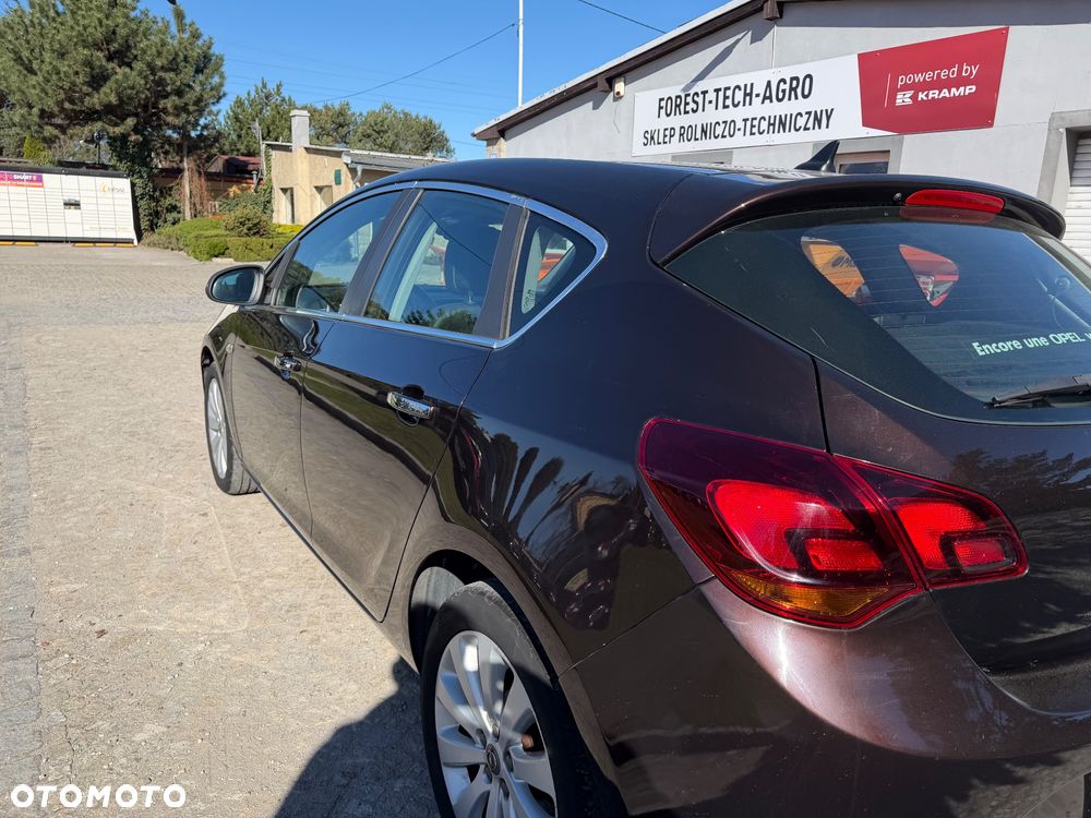 Opel Astra 1.4 T Cosmo - 14