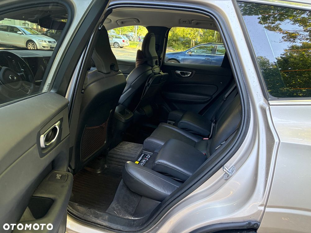 Volvo XC 60 B4 D AWD Plus Bright - 12