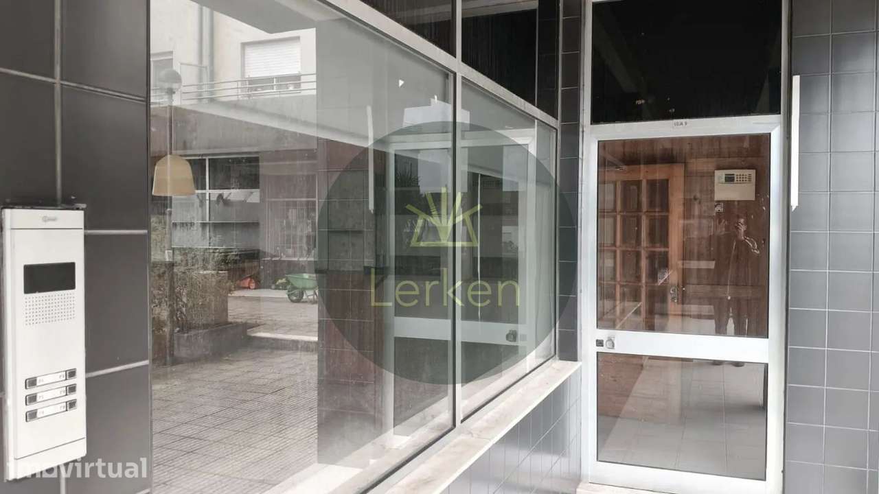 Loja com potencial de valorização e 2 frações - Grande imagem: 2/5
