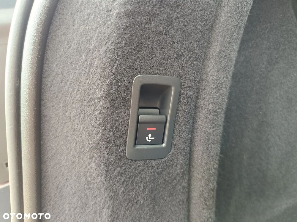 Audi A4 Avant 40 TDI S tronic S line - 34