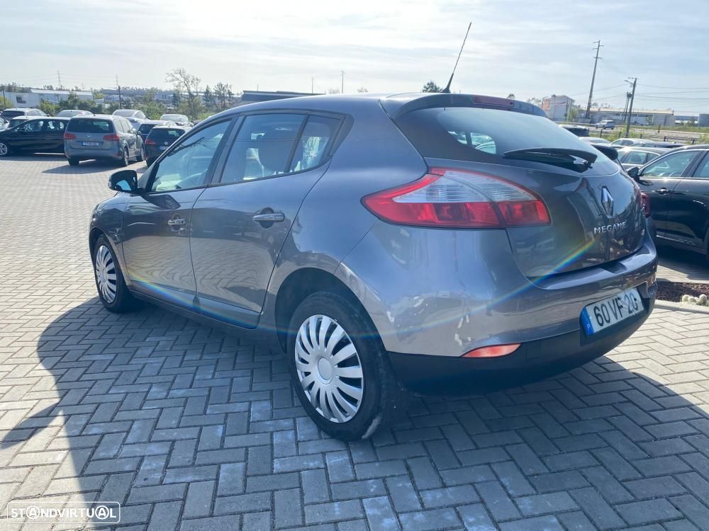 Renault Mégane 1.5 dCi Dynamique - 4