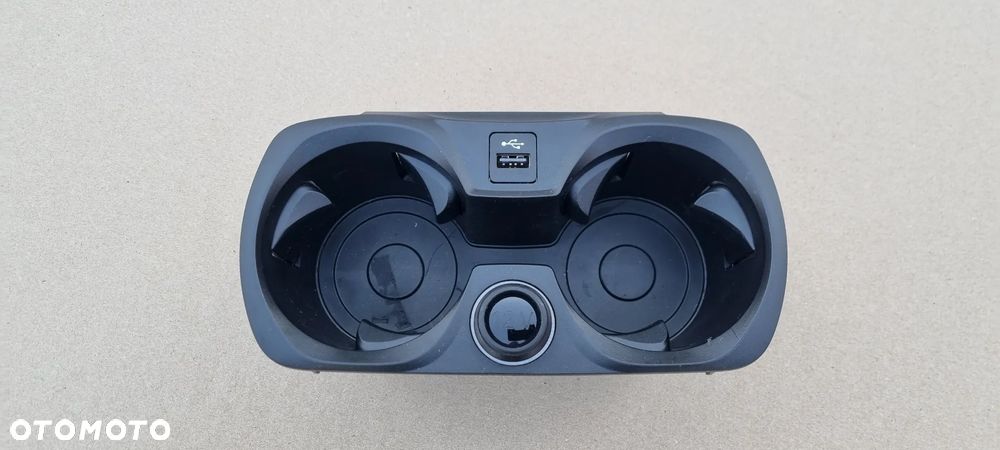 BMW 3 G20 G21 2019- Uchwyt na kubki oryginał - 1