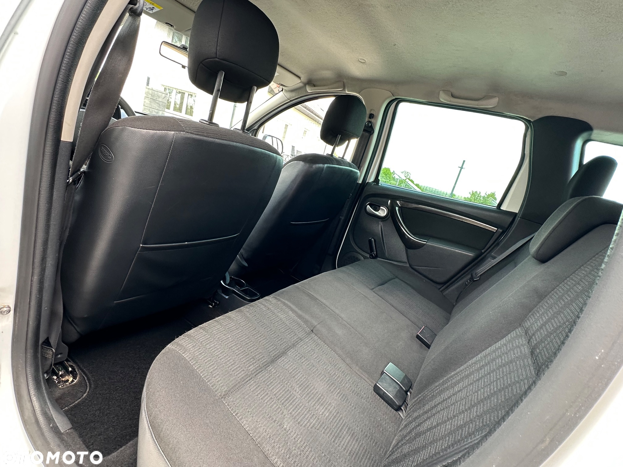 Dacia Duster 1.6 16V 4x4 - 6