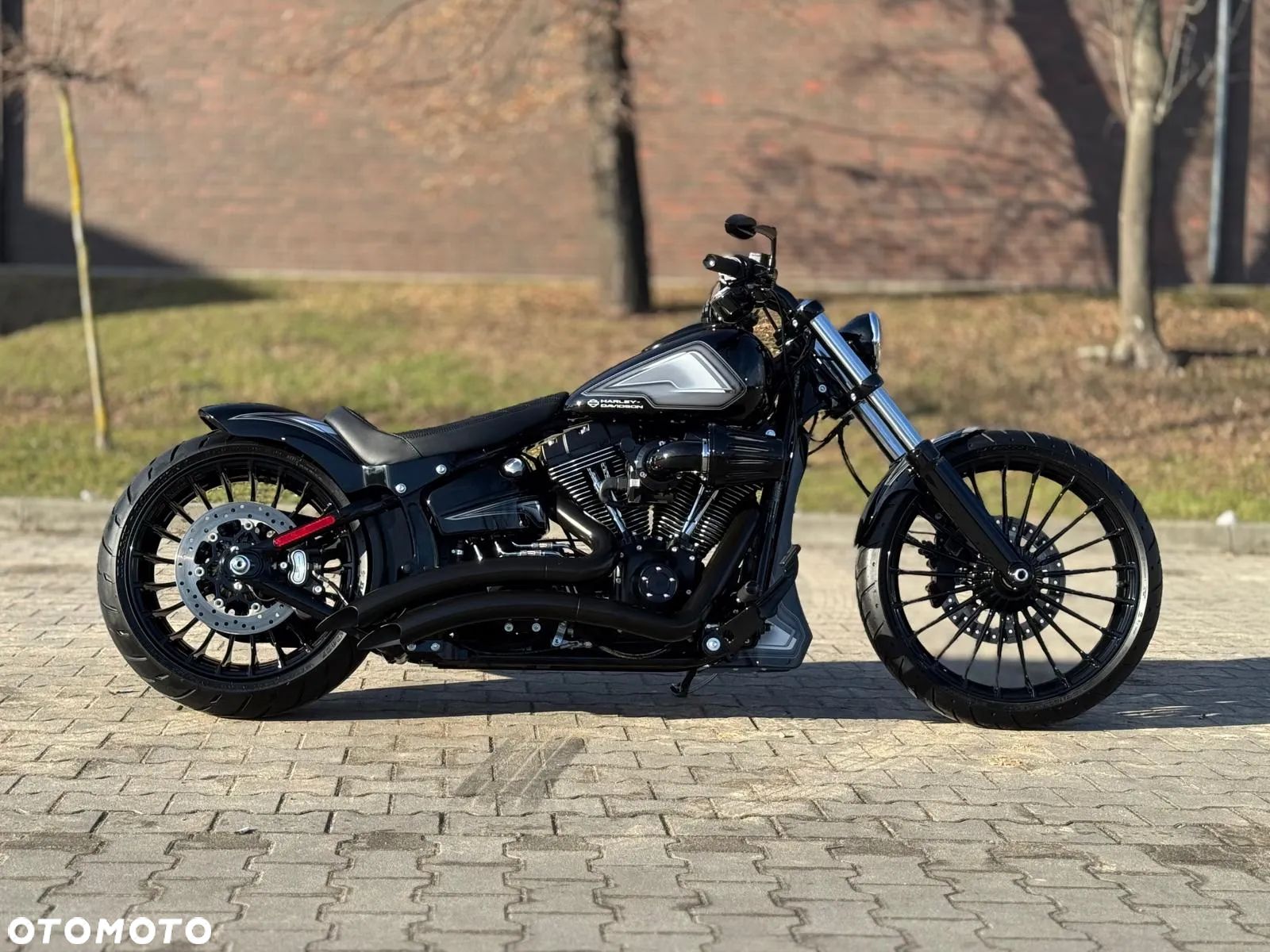 Harley-Davidson Softail Breakout - 1